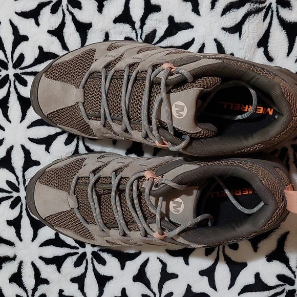 Sold out..Merrell ladies Alverstone hiking sneakers - Picture 6 of 10